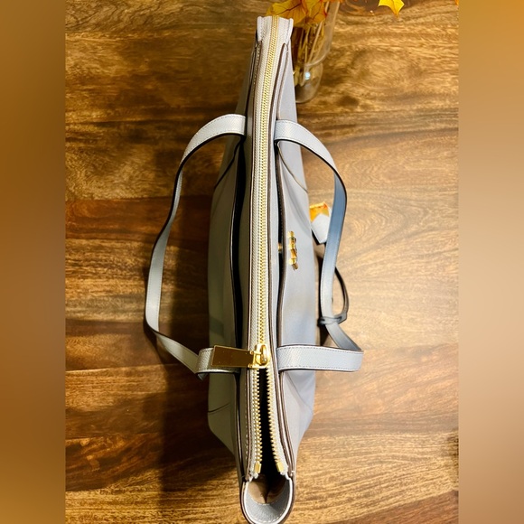 MK - Michael Kors baby blue purse - Medium Size - Picture 3 of 6